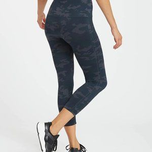 SPANX camo leggings - Large L - Black Gray Green Blue Print - Workout Athleisure